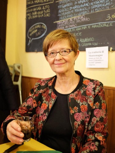 Sissel med vinglass