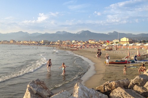 2014-07-19 19.48.00-fjelltur_viareggio_strand_800